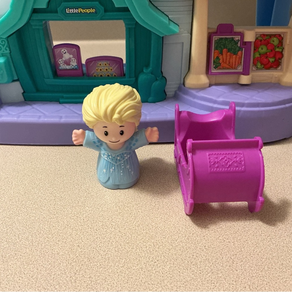 Fisher Price Frozen Little People castle - Picture 3 of 3
